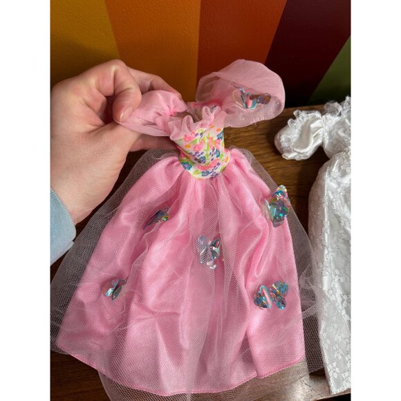 1990s vintage Barbie ball gown dresses wedding clothes collectable - Picture 4 of 7